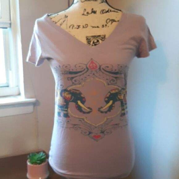 💫💫💫 LUCKY BRAND PURPLE ELEPHANT GRAPHIC BOHO TEE XS - Picture 1 of 3